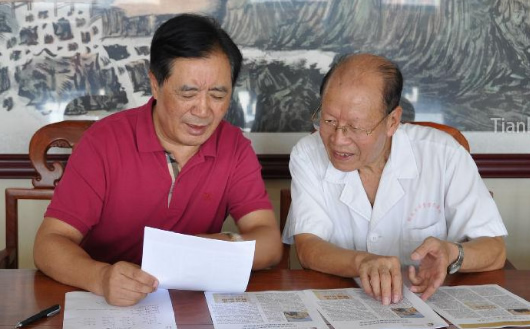 天康集团董事长赵宽与高国俊教授 天康集团董事长赵宽与高国俊教授