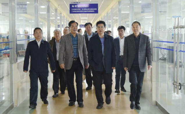 江苏省安徽商会会长、苏宁环球集团董事长张桂平 江苏省安徽商会会长、苏宁环球集团董事长张桂平